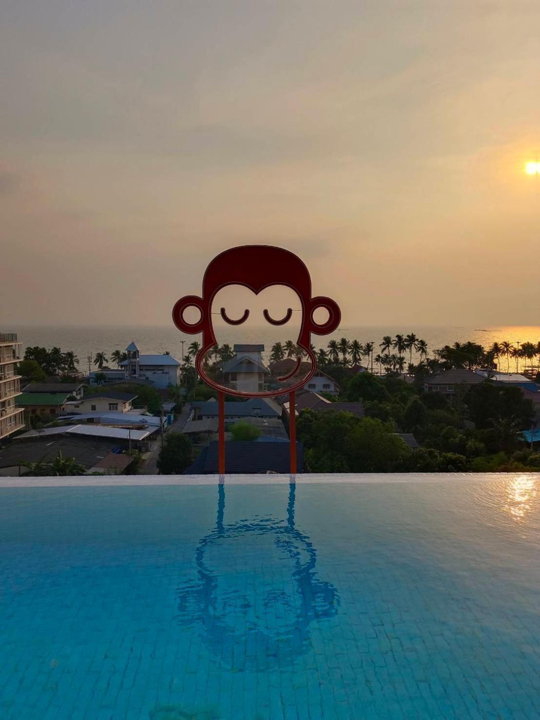 Blu Monkey Hub And Hotel Bangsaen Exteriör bild