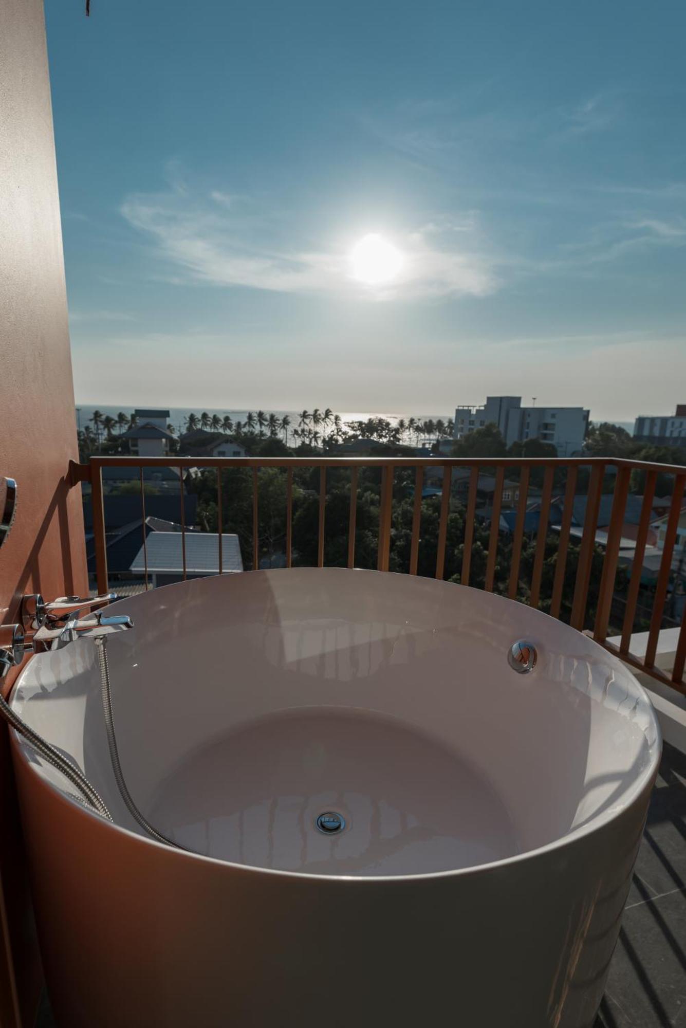 Blu Monkey Hub And Hotel Bangsaen Rum bild